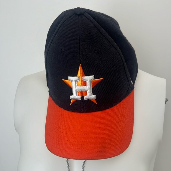 Genuine Merchandise Other - Houston Astros Official MLB
On-Field Cap New Era 59Fifty
 Hat Baseball